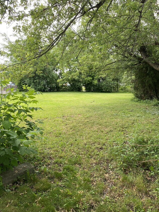 garden - 583 Emerson Dr