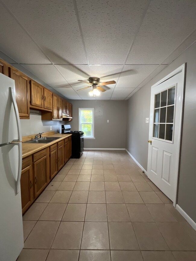 Foto del edificio - Beautifully Maintained End-Unit Townhome f...