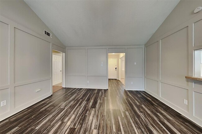 Building Photo - 2915 Cherry Hills Dr
