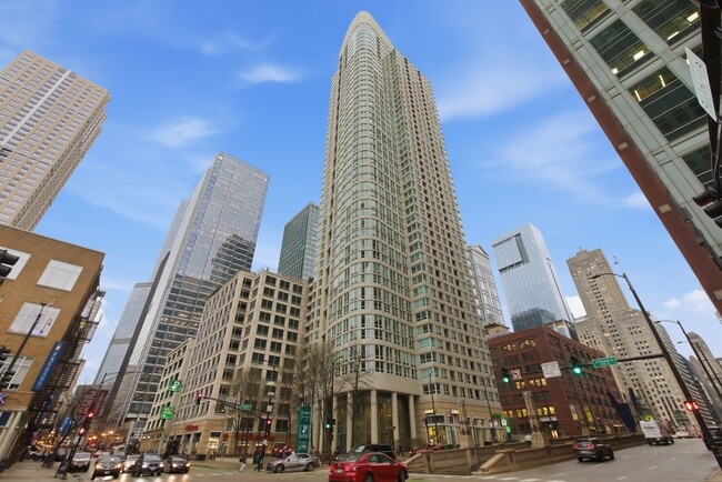 Building Photo - 345 N La Salle Dr