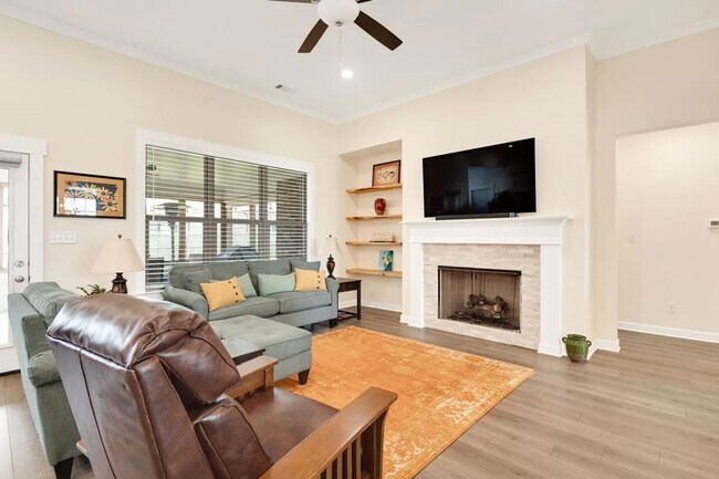 Building Photo - Custom Bartlett Home on Corner Lot with Mo...