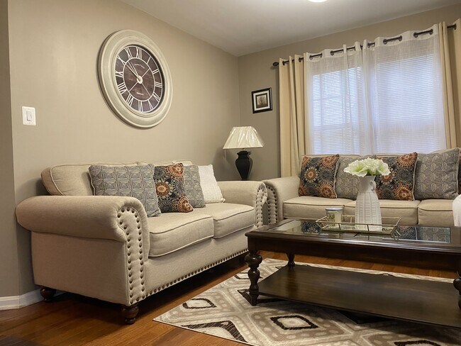 Foto del edificio - 3861 Shiner Ct