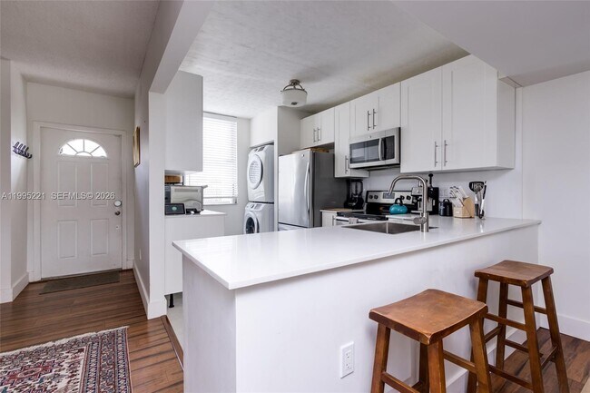 Foto del edificio - 1651 NE 115th St