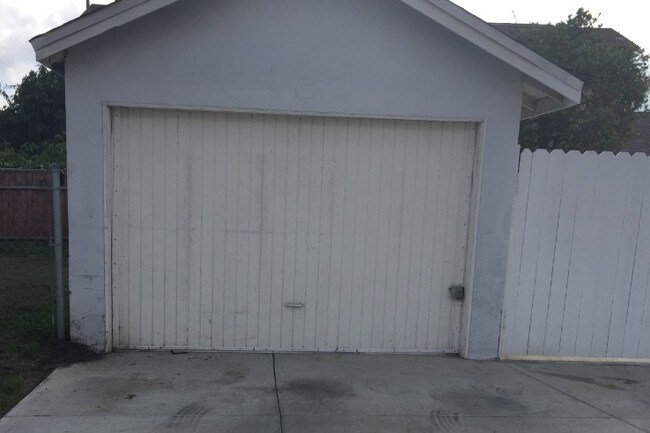Building Photo - 13742 Cherry St