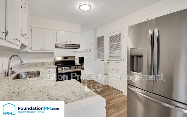 Building Photo - 663 Moss Rd