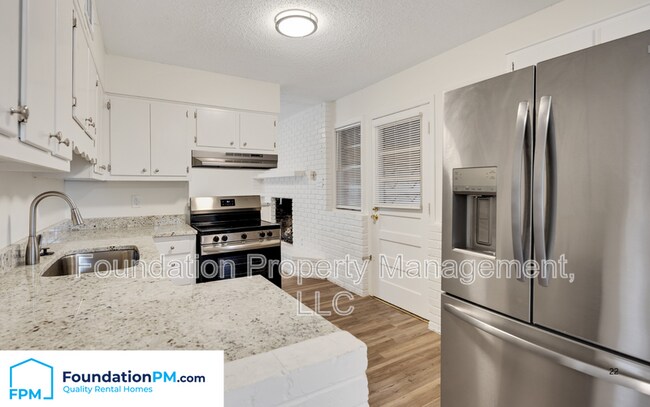 Foto del edificio - 663 Moss Rd