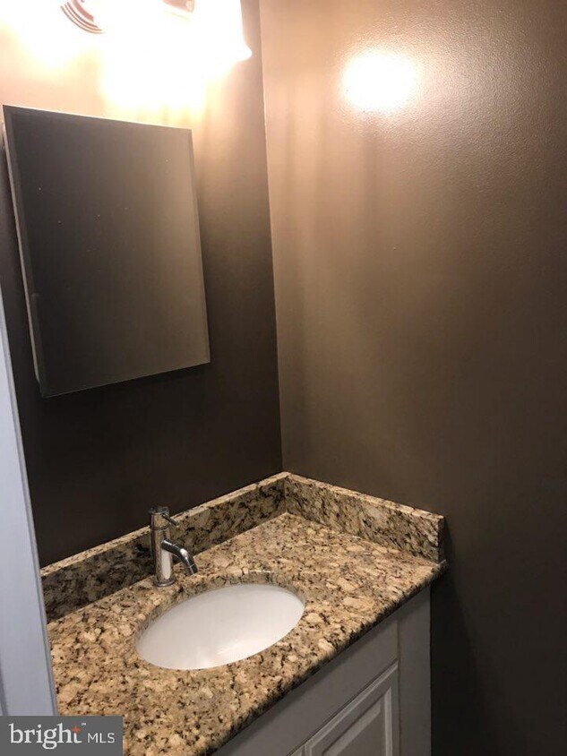 Foto principal - 6125 Strasburg Dr