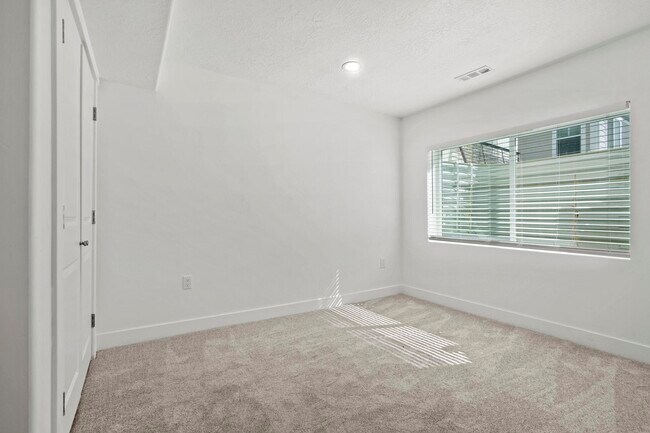 Foto del edificio - 2358 N 3720 W