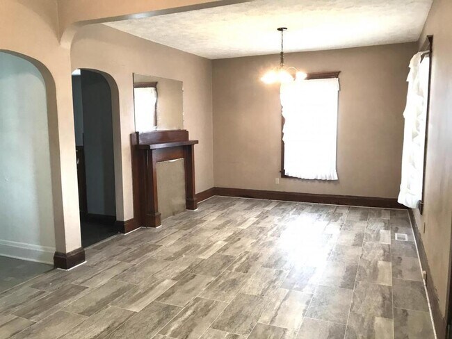 Foto del edificio - 331 Simpson Ave