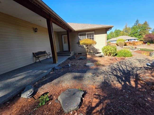 Building Photo - One-Story Home with Sound View in a Desira...