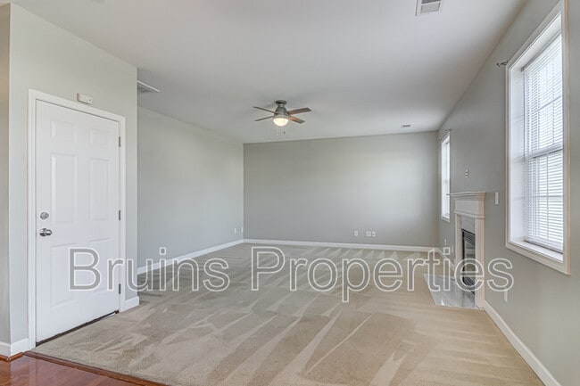 Building Photo - 4612 Dry Creek Ct