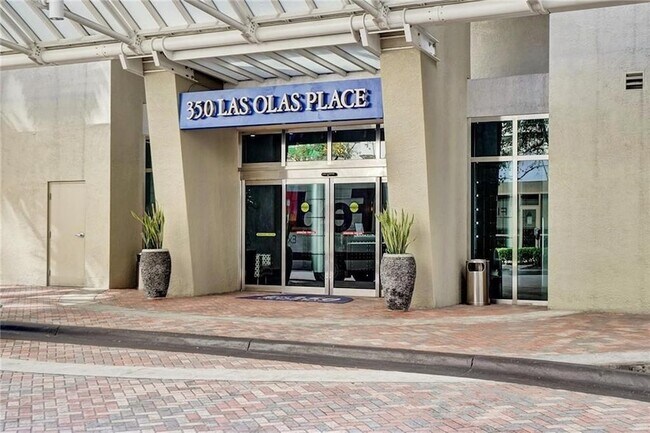 Building Photo - 350 SE 2nd St