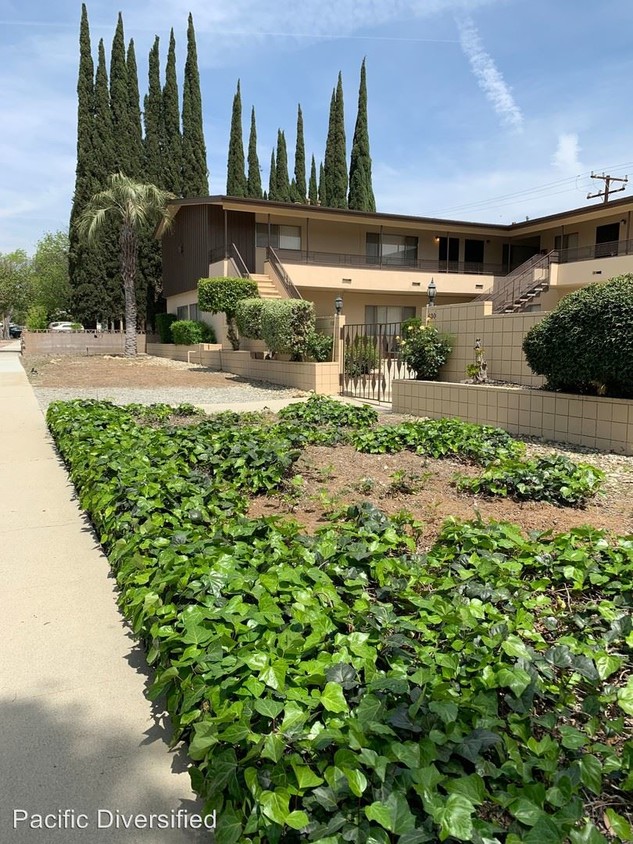 Primary Photo - 638-638 Silverwood Ave