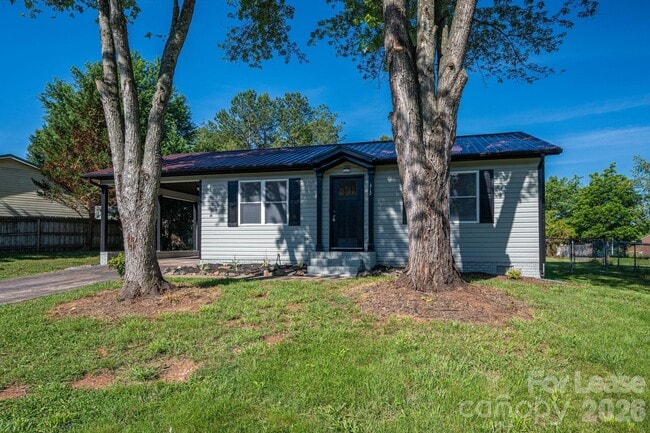 Building Photo - 412 Forest Dr