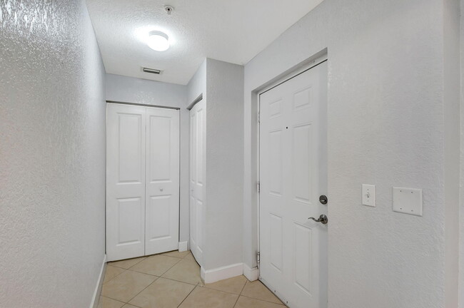 Foto del edificio - 1660 Renaissance Commons Blvd