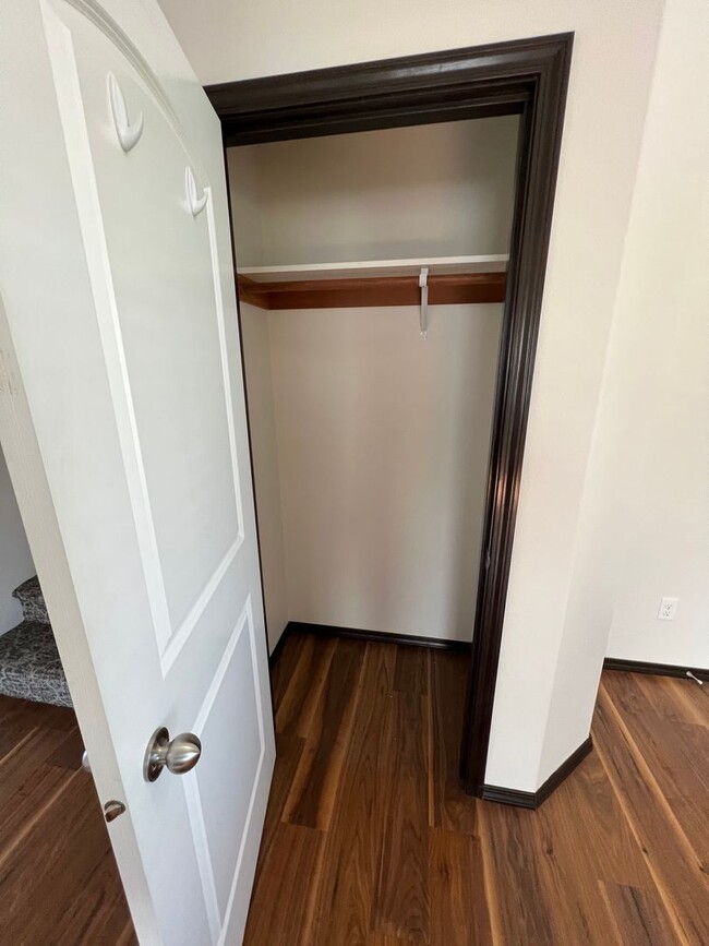 Building Photo - Charming 3-Bedroom 2.5 Bathroom home