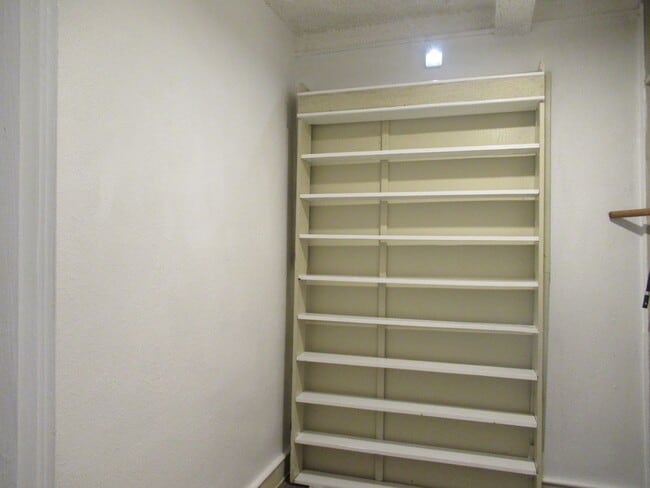 Foto del edificio - PENDING APPLICATION-Spacious 2 bedroom one...