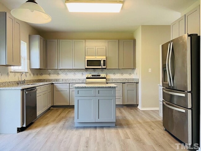 Foto del edificio - 4 Bedroom Single Family House in Morrisville RTP