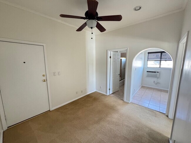 Foto del edificio - 1341 N Bronson Ave