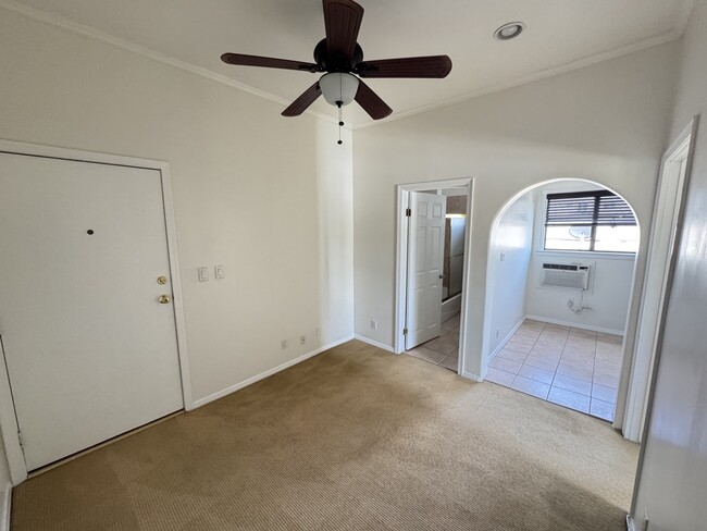 Building Photo - 1341 N Bronson Ave