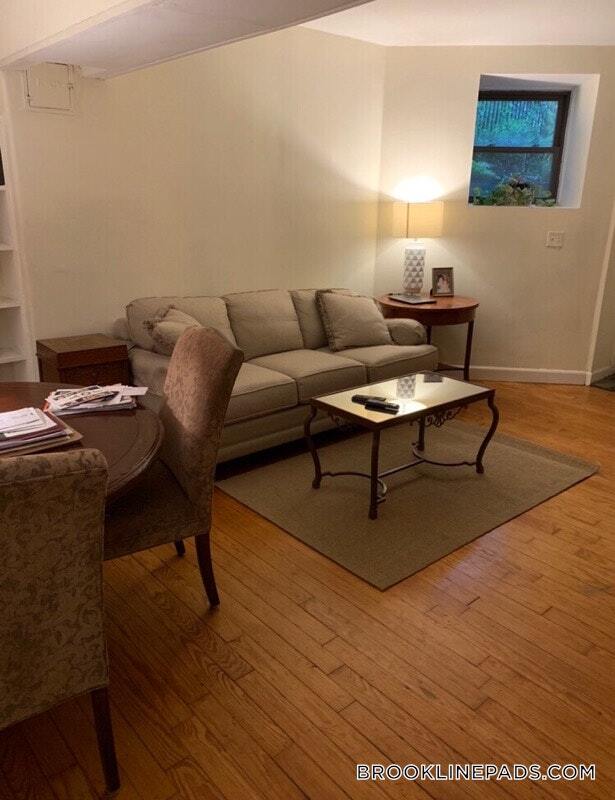 Foto del edificio - 1728 Beacon St