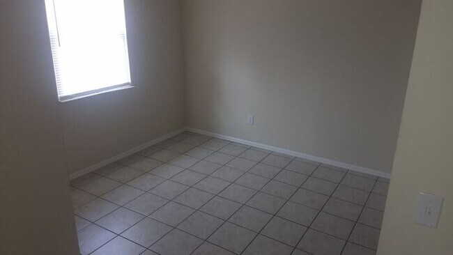 Building Photo - Large 2 bedroom apartment with central air.