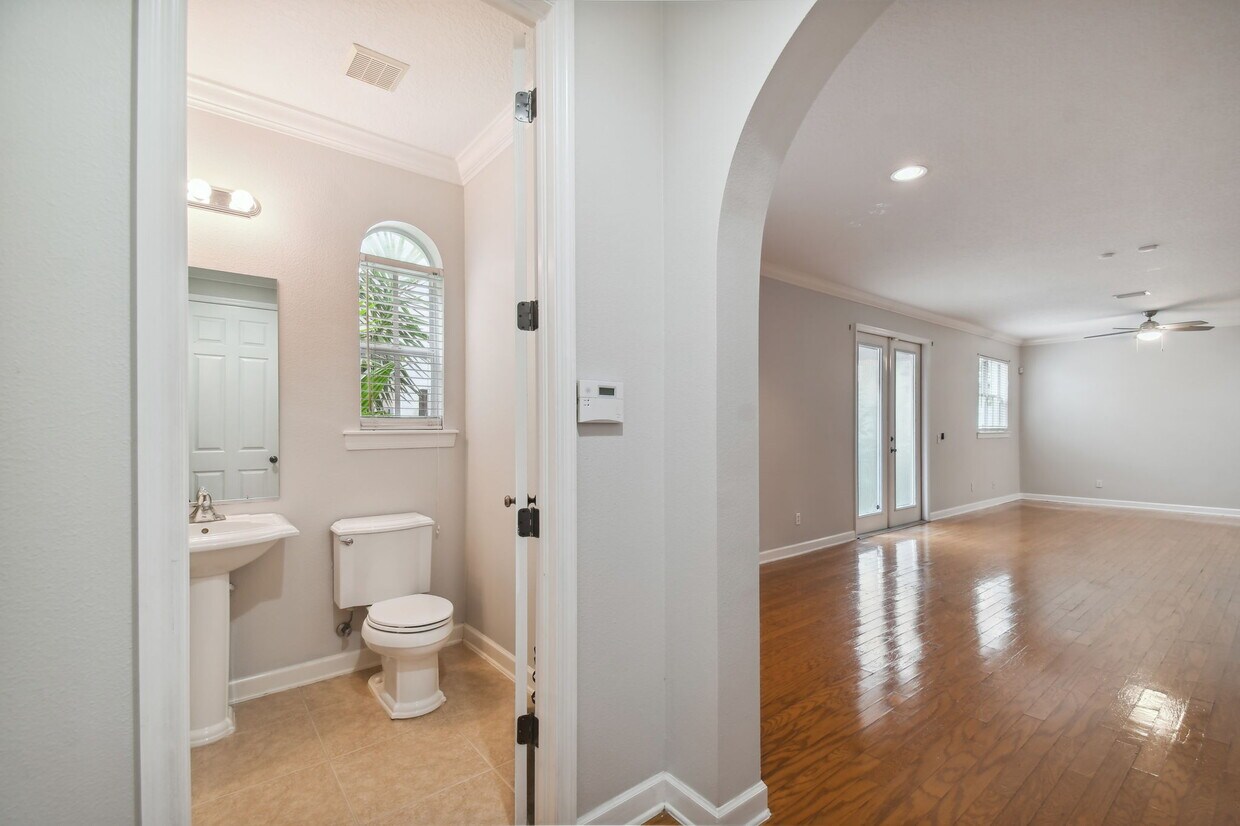 Foto principal - 120 S Rome Ave