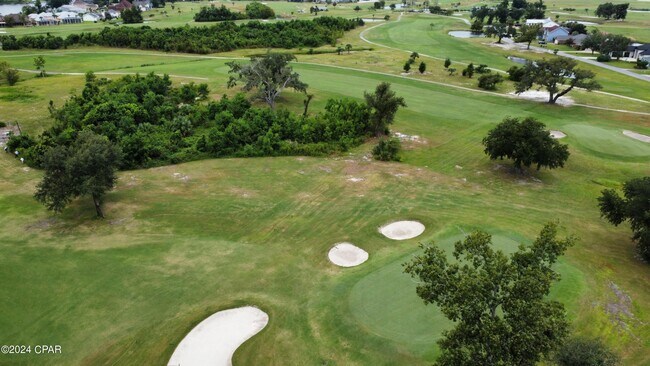 Foto del edificio - 2111 Country Club Dr