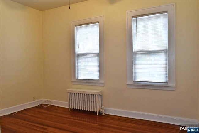 Building Photo - 139 Ray St