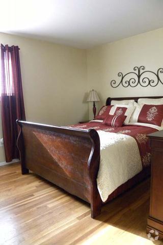 Bedroom - Townsend Square Townhomes