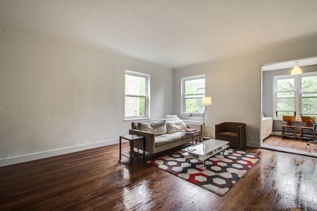 Foto del edificio - 1145 E Hyde Park Blvd