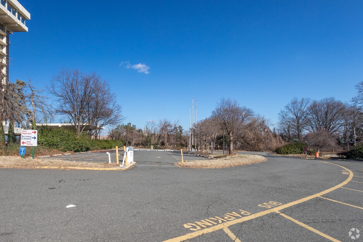 1401 Lee Hwy, Arlington, VA 22209 Apartments in Arlington, VA