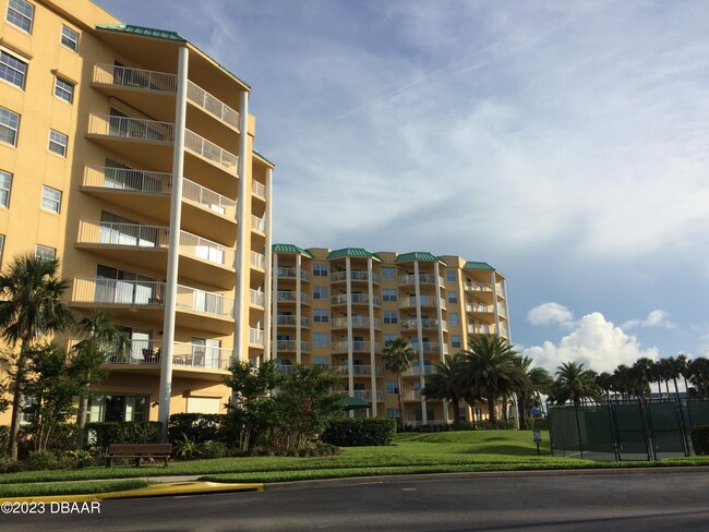 Foto del edificio - 4670 Links Village Dr