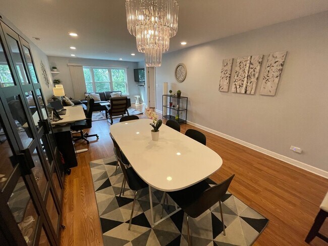 Foto del edificio - 5742 W 24th St