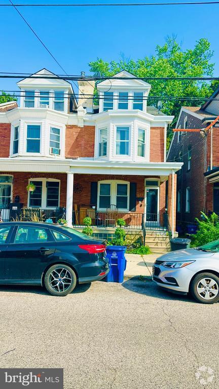 Building Photo - 253 Roxborough Ave