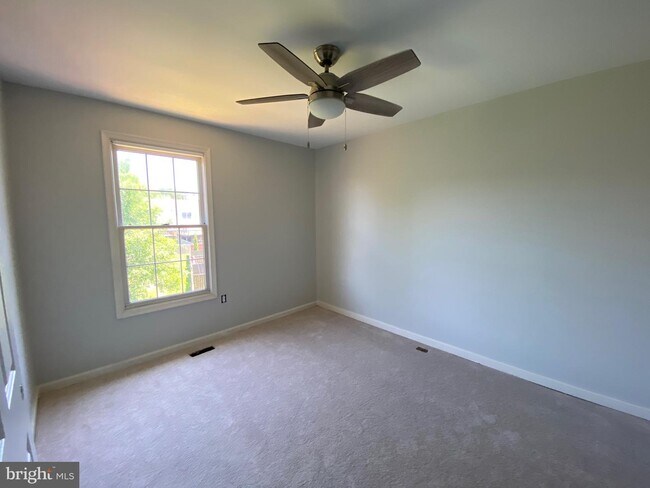 Building Photo - 2475 Warm Spring Way
