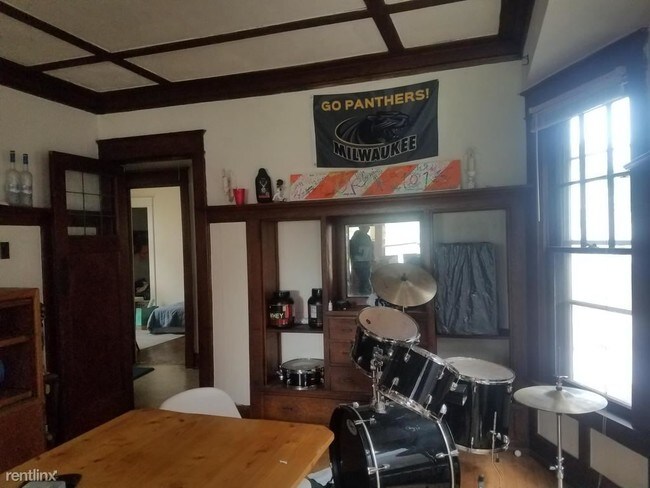 Building Photo - 3 br, 1 bath Apartment - 2734 N Cramer St