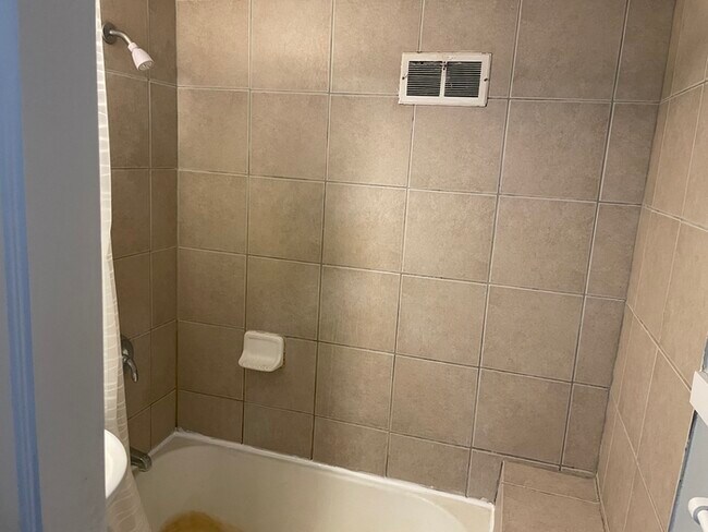 Foto del edificio - Main Floor Apartment near park!