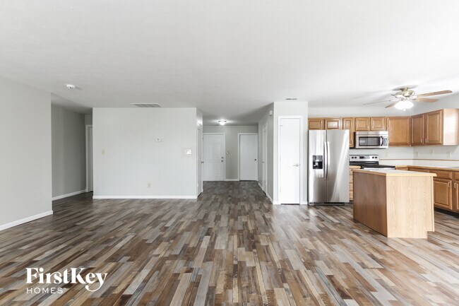 Foto del edificio - 8659 Eagles Nest Dr