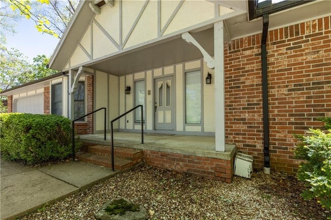 Building Photo - 1 Sandon Ln