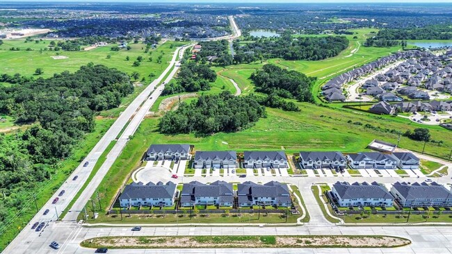 Building Photo - 27842 Western Crk Ct