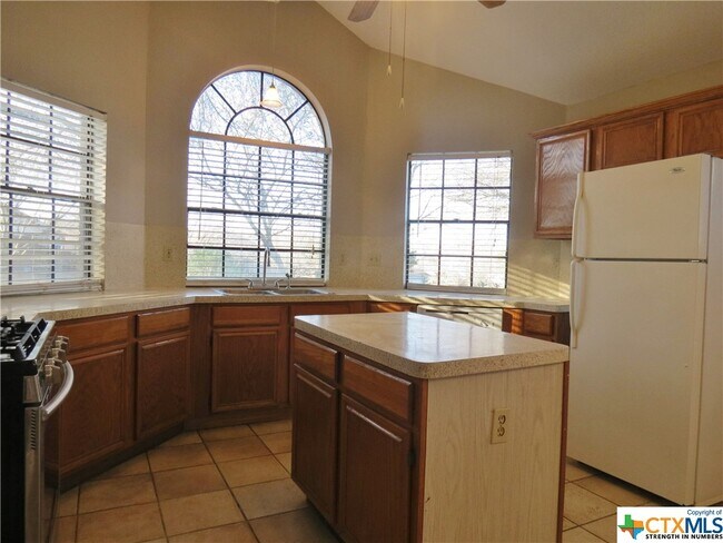 Building Photo - 1260 Hilltop Dr