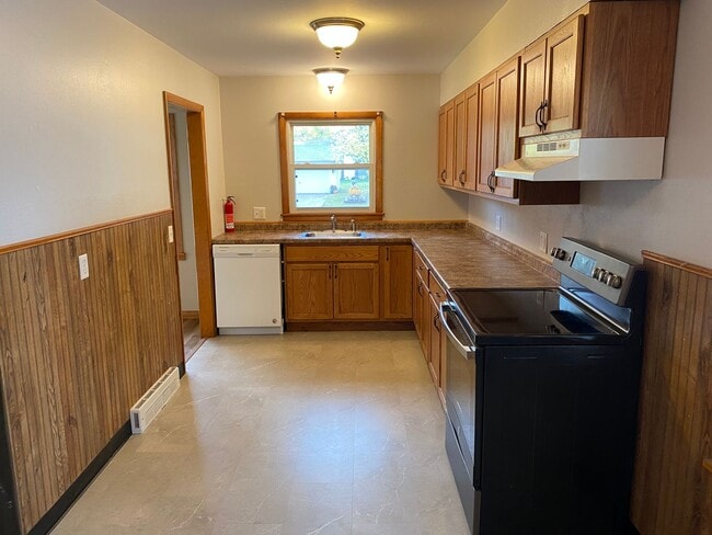 Building Photo - 4 bed 2 bath single family home in Merrill