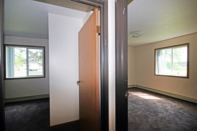 Building Photo - Lake Road Apartments