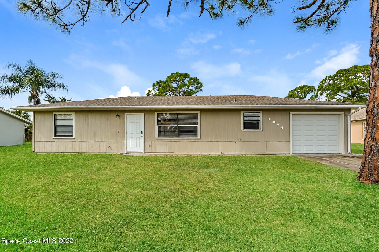 Foto principal - 6064 Cardiff Ave