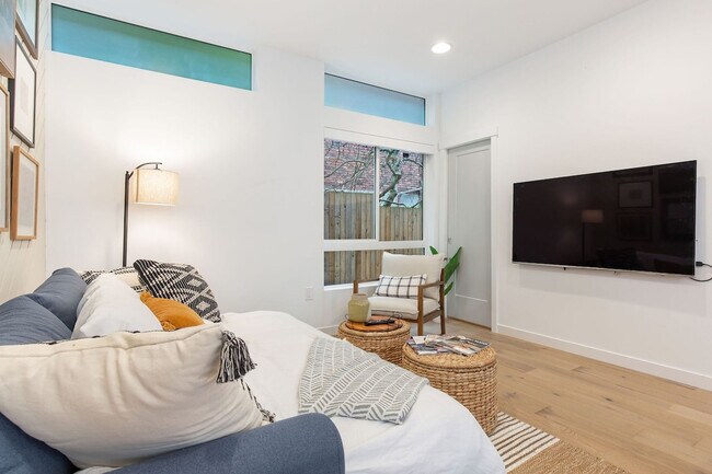 Foto del edificio - 628 10th Ave E