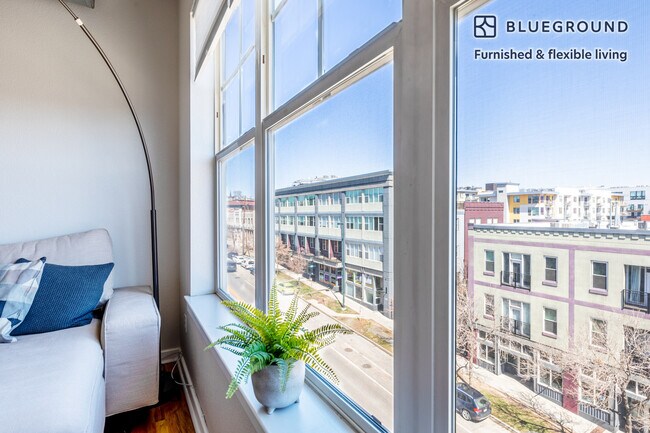 Foto del edificio - 1441 Central St