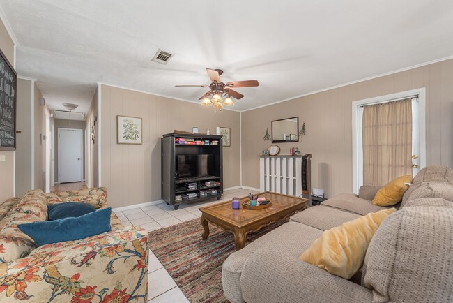 Foto del edificio - August 2026 Pre-Lease! Beautiful 3 Bed, 2 Bath House with Covered Patio!