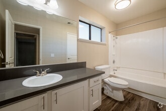 1BR, 1BAS - 688SF - ELLINGTON APARTMENTS