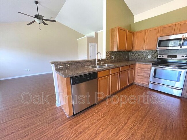 Building Photo - 902 Laurel Oak Ln